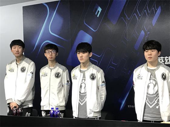 年轻棋手迅 年轻棋手迅