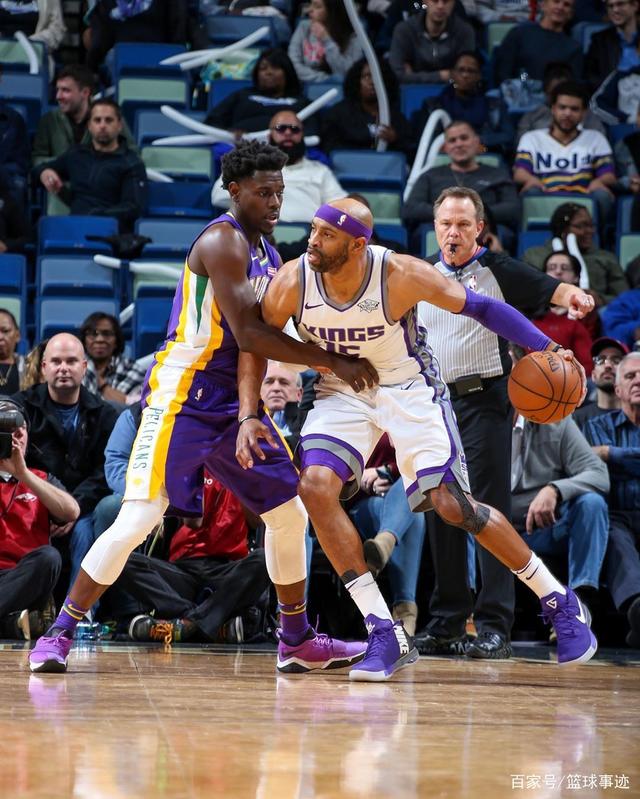 眼神中充满 眼神中充满