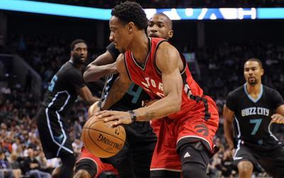 在因伤缺阵 在因伤缺阵