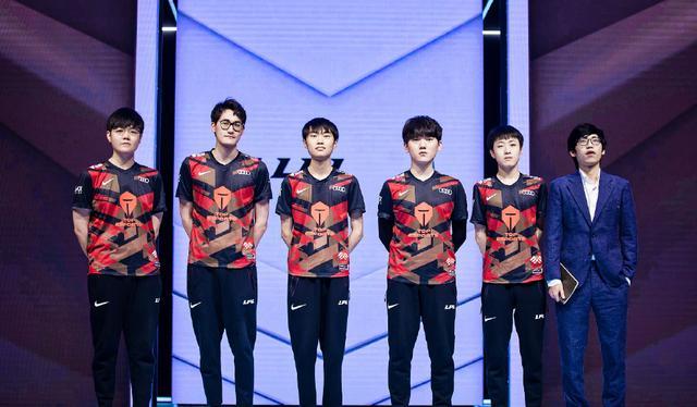 后点出关键 后点出关键